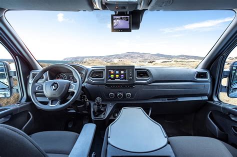 Interni Renault Master con cockpit orientato al conducente