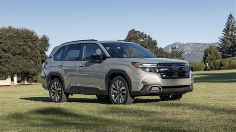 Subaru Forester 2025 in curva