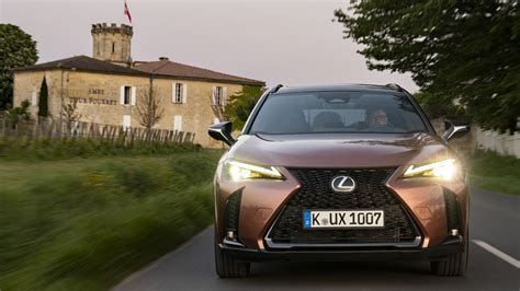 Lexus UX frontale