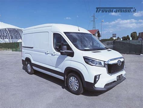 Maxus eDeliver 9 in versione furgone elettrico con porta laterale aperta