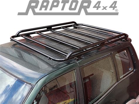 Nissan Terrano 2 con portapacchi da tetto e tenda
