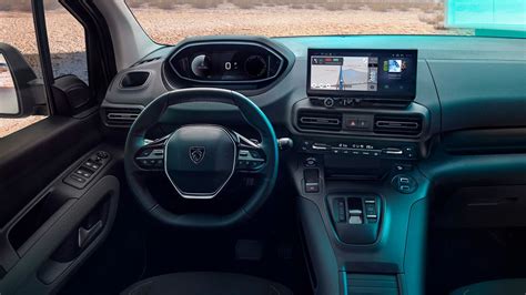 Volante e plancia del Peugeot Rifter