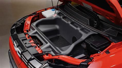 Dettaglio del vano portaoggetti anteriore della Dacia Spring