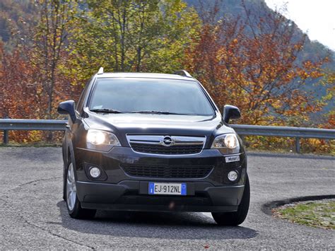 Opel Antara in strada sterrata
