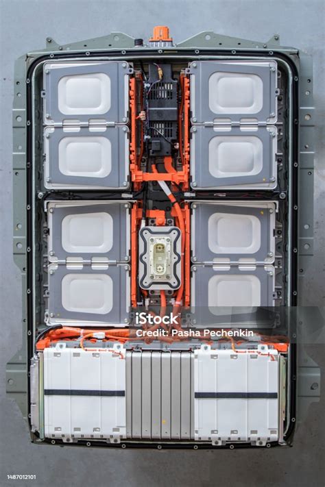 Componenti interni di una batteria per veicoli Start&Stop