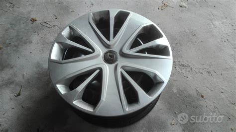 Renault Modus con copricerchi da 15 pollici