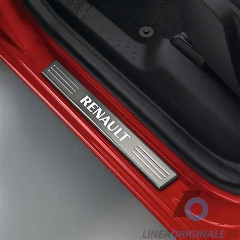 Interno auto Renault con battitacco illuminato