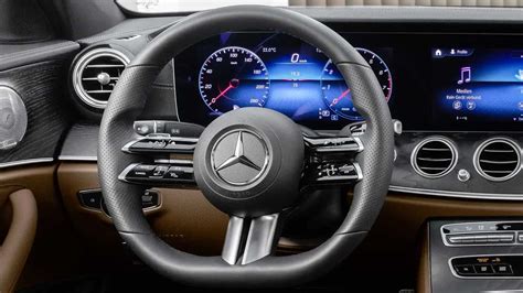 Dettaglio del volante della Mercedes Classe E Cabrio