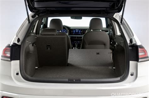 Interni Volkswagen Taigo con bagagliaio