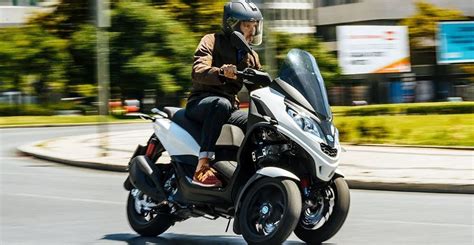 Esempio di triciclo a motore moderno