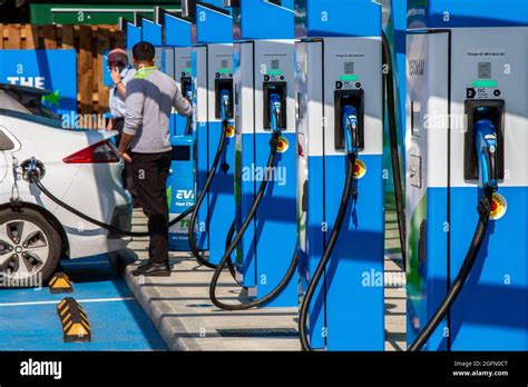 Stazione di ricarica rapida per auto elettriche