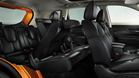 Nissan Qashqai+2 interni con sette posti