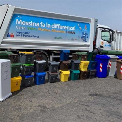 Veicolo per la raccolta differenziata in azione