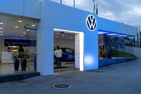 Concessionaria Volkswagen: esterno e colori distintivi