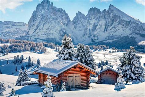 Stazione di servizio nel paesaggio innevato