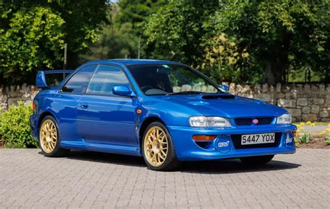 Subaru Impreza STI incidentata vista frontale