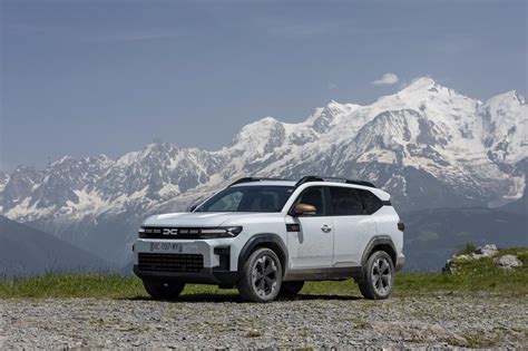 Dacia Duster in un ambiente naturale