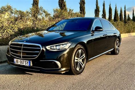 Mercedes-Benz Classe S con spiegazioni finanziarie