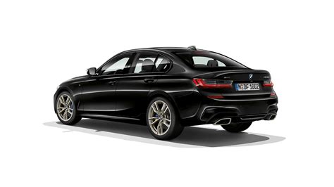 BMW Serie 3 berlina nera con pacchetto M Sport