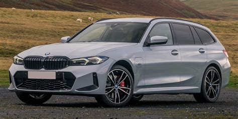 BMW Serie 3 Touring grigio chiaro con dettagli neri lucidi