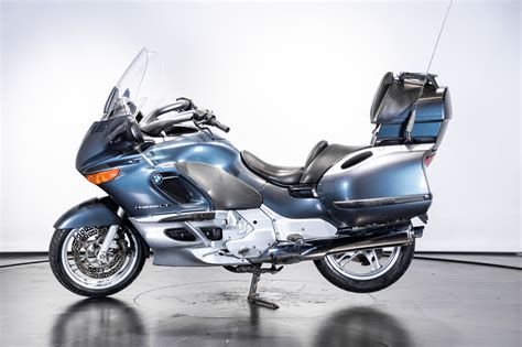BMW K 1200 LT in movimento su una strada panoramica