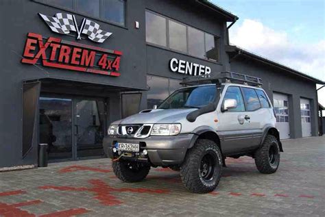 Nissan Terrano 2 in off-road