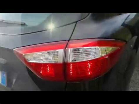 Vista posteriore Ford C-Max con dettagli delle luci