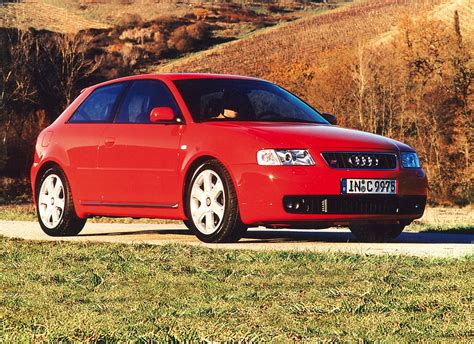 Audi S3 8L in azione su strada