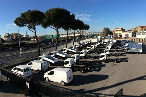 Veicoli commerciali e industriali in esposizione