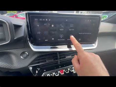 Schermata infotainment Peugeot per il reset TPMS