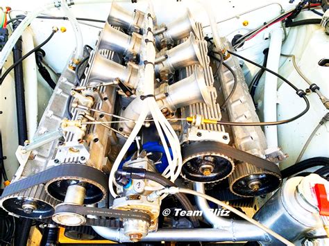 Dettaglio del motore Cosworth GAA V6 della Ford Capri RS 3100