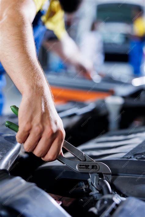 Strumenti di riparazione auto in un'officina