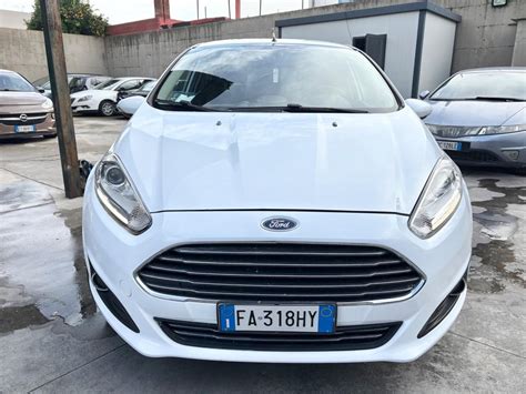 Ford Fiesta 1.4 GPL in curva