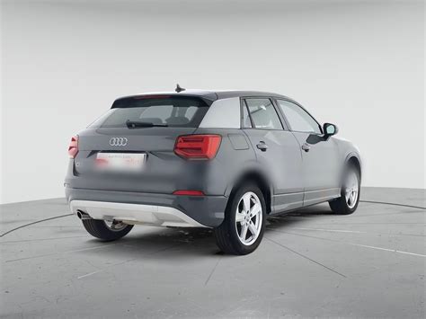 Audi Q2 Grigio Freccia frontale