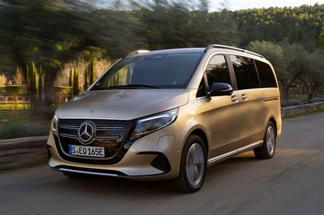 Mercedes-Benz EQV in città