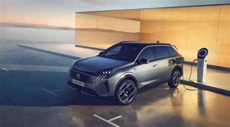 Infografica: Autonomia e tempi di ricarica della Peugeot E-2008