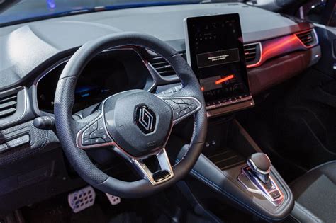 Interni della Renault Captur con schermo OpenR Link