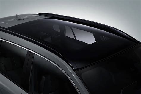 Toyota C-HR esterno con tetto panoramico