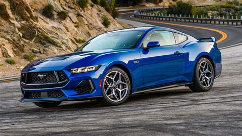 Ford Mustang GT sulla strada