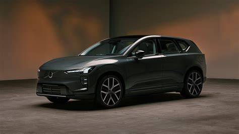 Volvo EX60 in ricarica