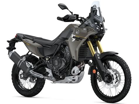 Yamaha Super Ténéré 750 con carenatura parzialmente smontata