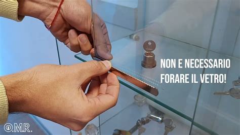 Vetrina di una serratura specializzata in chiavi auto