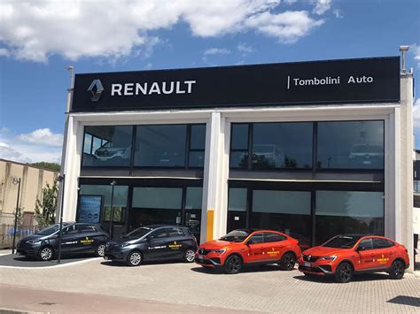 Esterno moderno dello showroom Tombolini Motor Company a Civitanova Marche