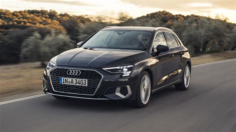 Audi A3 35 TFSI in ambiente urbano