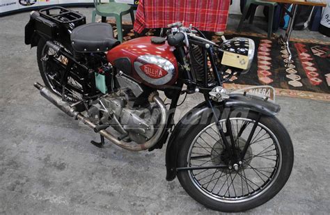 Moto d'epoca esposta