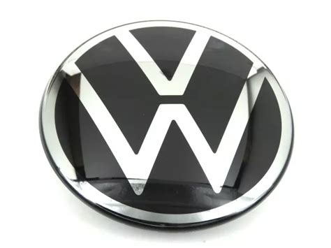 Logo Volkswagen su un parabrezza originale