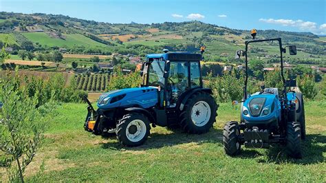 Trattori New Holland Serie T4F S in campo