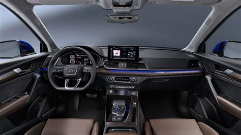 Interni Audi Q5 Sportback con display panoramico MMI