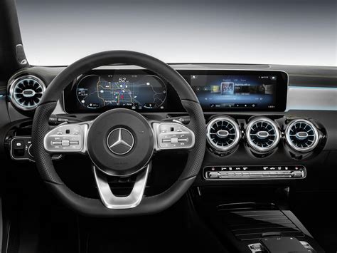 Interni della Mercedes Classe A con sistema MBUX