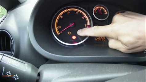 Cruscotto Opel Corsa D con spia service accesa